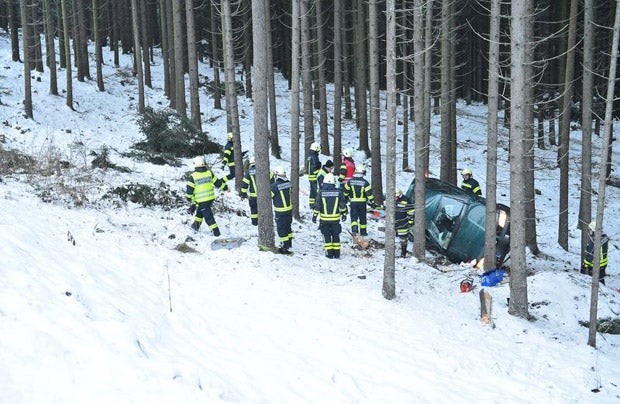 17-Jähriger flog mit Pkw 85 Meter durch die Luft