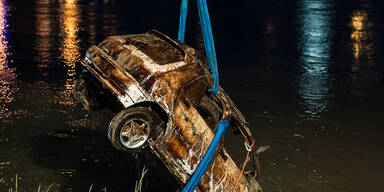 Unter Wasser: Auto in Donau entdeckt