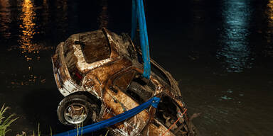 Unter Wasser: Auto in Donau entdeckt