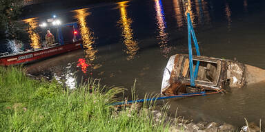 Unter Wasser: Auto in Donau entdeckt