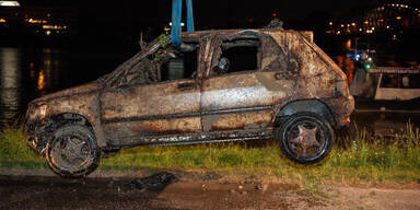 Unter Wasser: Auto in Donau entdeckt