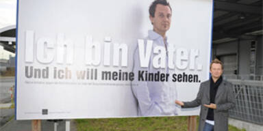 Vater will per Plakat Kontakt zu Kindern aufnehmen