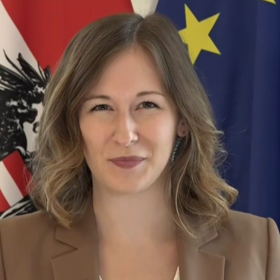 Integrationsministerin Claudia Plakolm im Interview | FELLNER! LIVE