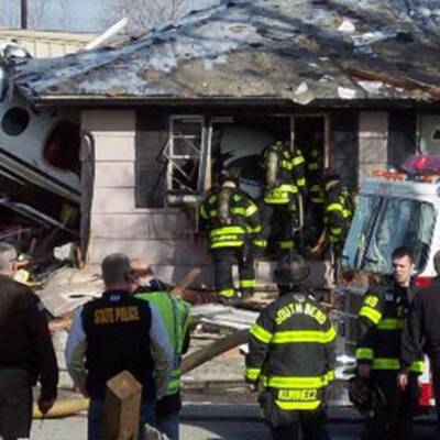 Kleinflugzeug stürzte in eine Wohnsiedlung