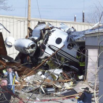 Kleinflugzeug stürzte in eine Wohnsiedlung