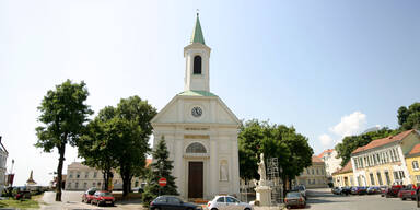 AltmannsdorferPfarrkircheKhleslplatz