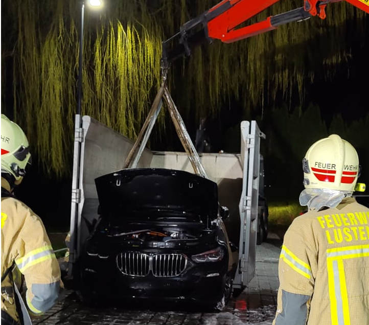 Teures Plug-in-Hybrid-SUV geriet mehrmals in Brand