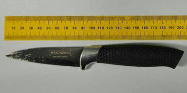 Mann dreht in Nachtlokal durch: Bauchstich!