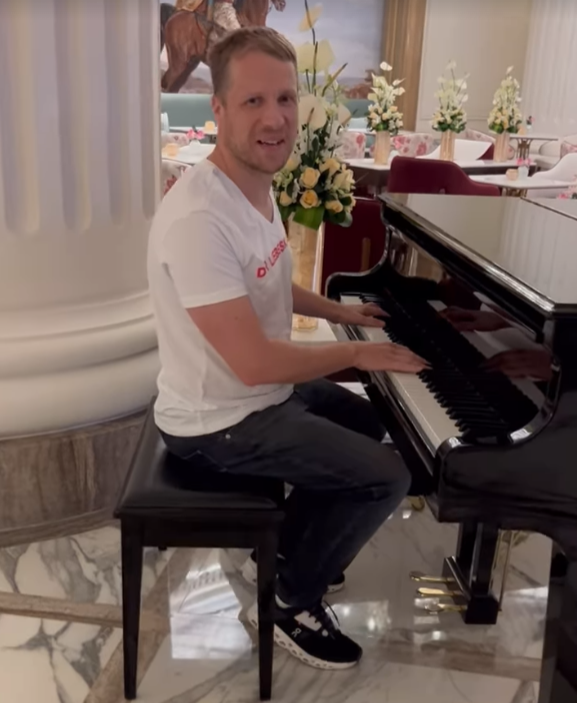 So macht sich Oliver Pocher über Amira lustig