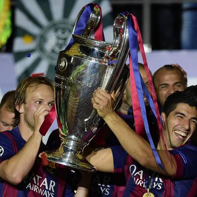 Hier jubelt Barca mit dem CL-Pokal