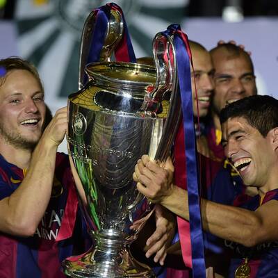 Hier jubelt Barca mit dem CL-Pokal