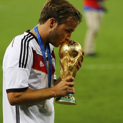 DFB-Elf erhält den WM-Pokal