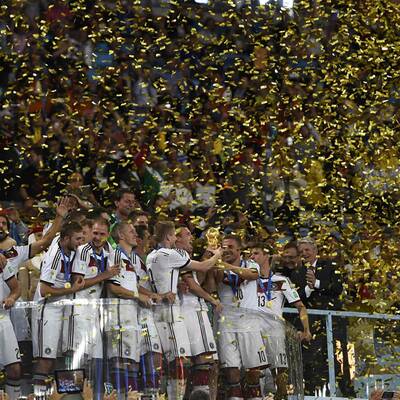 DFB-Elf erhält den WM-Pokal