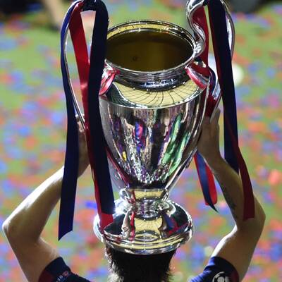 Hier jubelt Barca mit dem CL-Pokal
