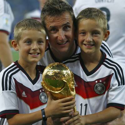 DFB-Elf erhält den WM-Pokal