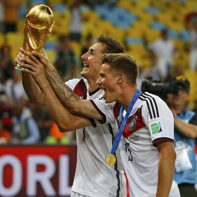 DFB-Elf erhält den WM-Pokal