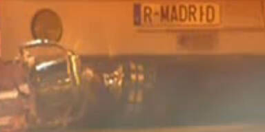 Real-Bus f&auml;hrt Cup-Troph&auml;e zu Schrott