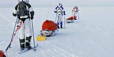 Polarforscher stecken in der Arktis fest