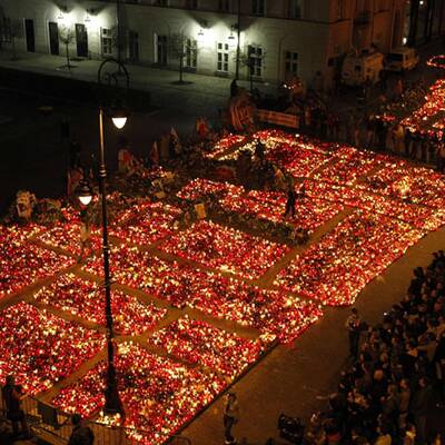 Kerzenmeer in Warschau