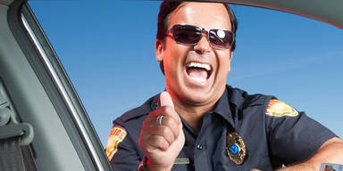 Polizisten essen Hanf-Kekse: Dann das!