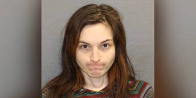 Frau bricht bei Ex ein und zwingt ihn mit Machete zum Sex