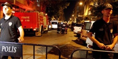 Türkei jagt Mann in schwarzem T-Shirt