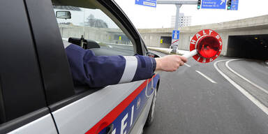 Schlepper lie&szlig; drei Kinder fast verdursten