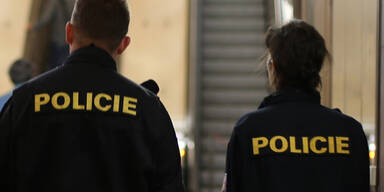 M&auml;nnerleiche trieb neben Badeg&auml;sten