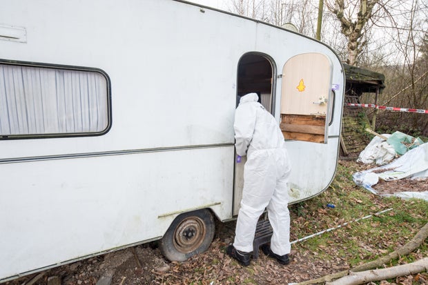 Hier räumt die Polizei die Kinderhölle von Lüdge aus