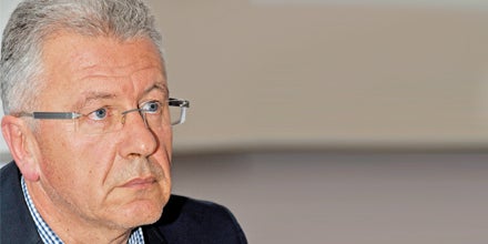 Juwelen-Räuber stehlen Polizeiauto