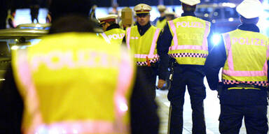 Pr&uuml;gel-Opfer schl&auml;gt Polizist ins Gesicht