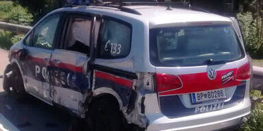 A14: Lkw rammt Polizeiauto - v&ouml;llig zerst&ouml;rt