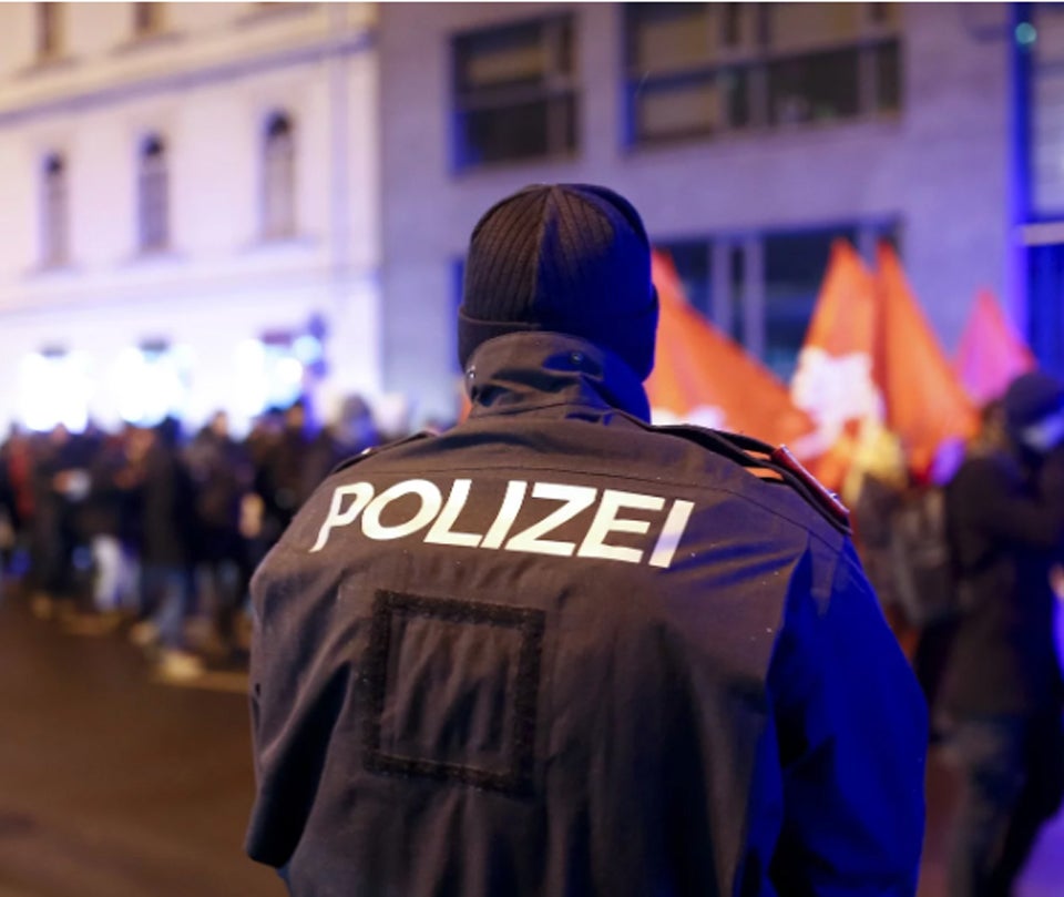 polizeiiiiiiiiiiiiiiiiiiiii.jpg