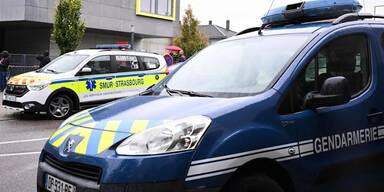 Sch&uuml;ler (14) rammt Lehrerin Messer ins Gesicht