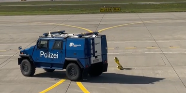 Alarm am Flughafen! Polizeipanzer jagt verd&auml;chtiges Objekt