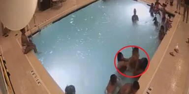 Bub (2) vier Minuten unter Wasser