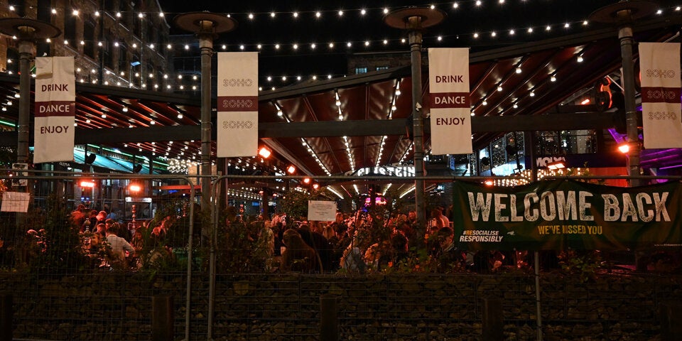 Vor Mini-Lockdown: Briten feiern wilde Corona-Party