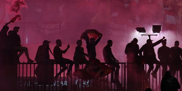 Heftige Bilder: Irre Corona-Party der Liverpool-Fans