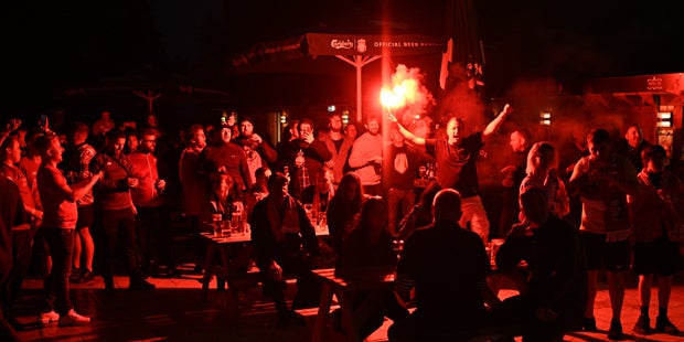 Heftige Bilder: Irre Corona-Party der Liverpool-Fans
