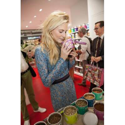 Poppy Delevingne shoppt in Wien