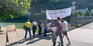 Protestaktion gegen den Tunnel.