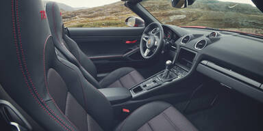 Porsche greift mit puristischem 718 T an