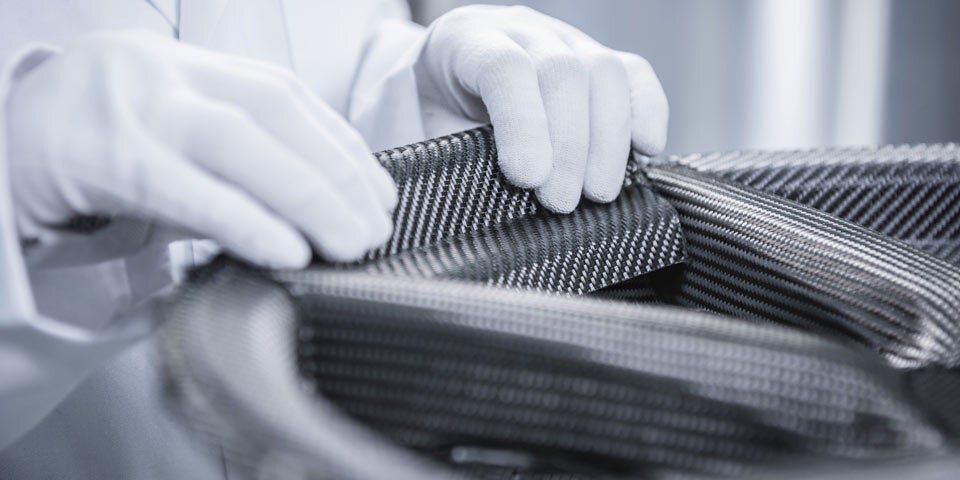 Porsche bringt geflochtene Carbon-Räder