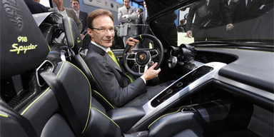 Porsches Hybrid-Sportwagen 918 vor dem Start