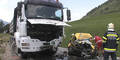 Tödlicher Unfall: Postlerin kracht in LKW