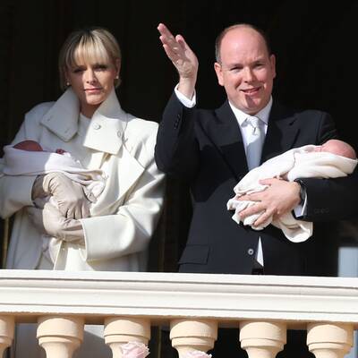 Charlène und Albert zeigen Zwillinge