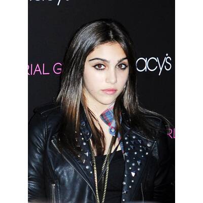 Lourdes launcht Beauty-Kollektion