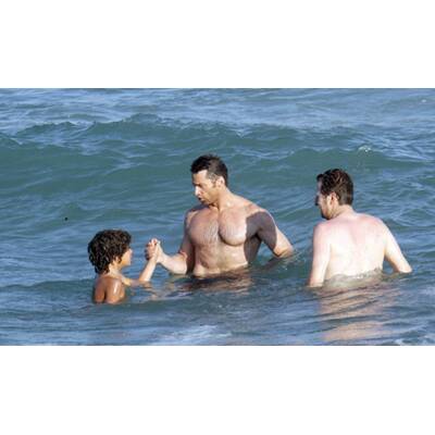Hugh Jackman knutscht rum!