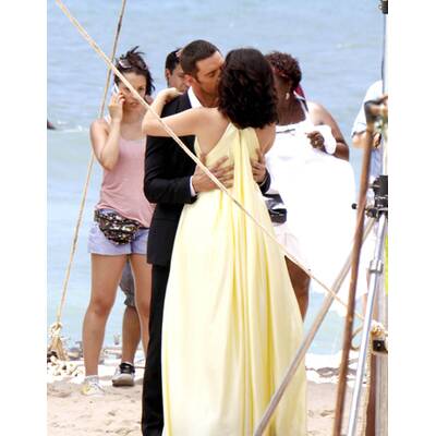 Hugh Jackman knutscht rum!