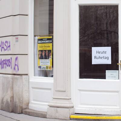 Protest vor dem Cafe Prückel